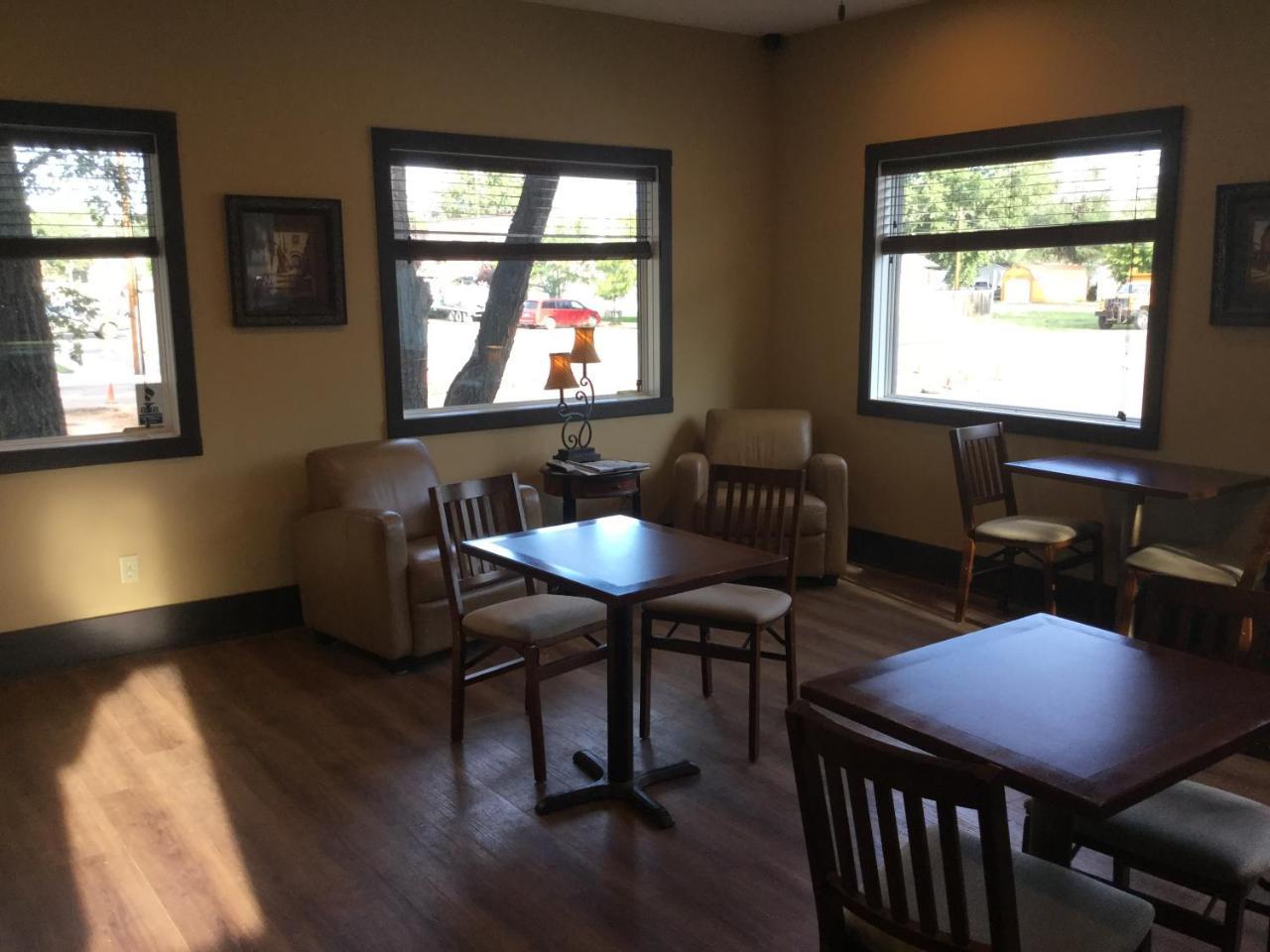 Sagebrush Inn & Suites Broadus Luaran gambar