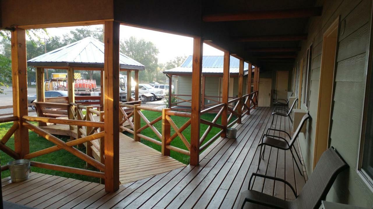Sagebrush Inn & Suites Broadus Luaran gambar